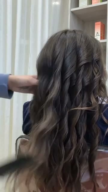 Alex, Senior Stylist at Evolve Beauty Studio